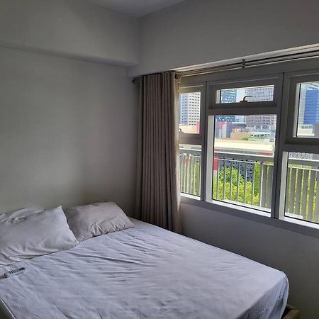 Luxury @ Bgc Sleeps 6 Comfortably Fast Wifi Pool! Appartement Manilla Buitenkant foto