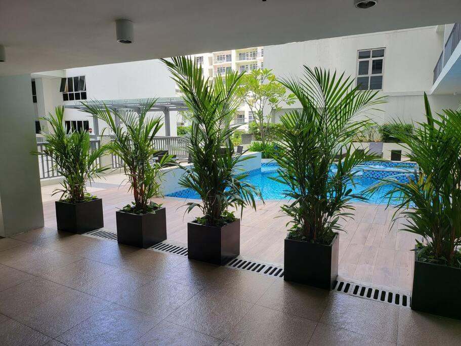 Luxury @ Bgc Sleeps 6 Comfortably Fast Wifi Pool! Appartement Manilla Buitenkant foto