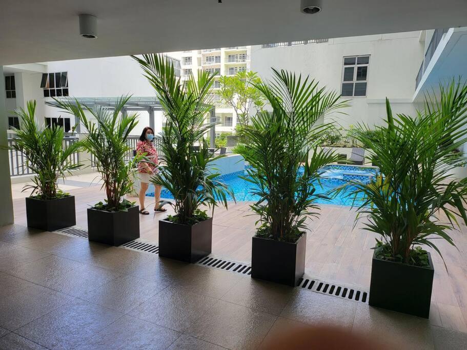 Luxury @ Bgc Sleeps 6 Comfortably Fast Wifi Pool! Appartement Manilla Buitenkant foto