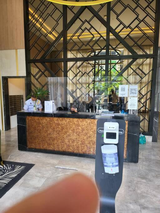 Luxury @ Bgc Sleeps 6 Comfortably Fast Wifi Pool! Appartement Manilla Buitenkant foto