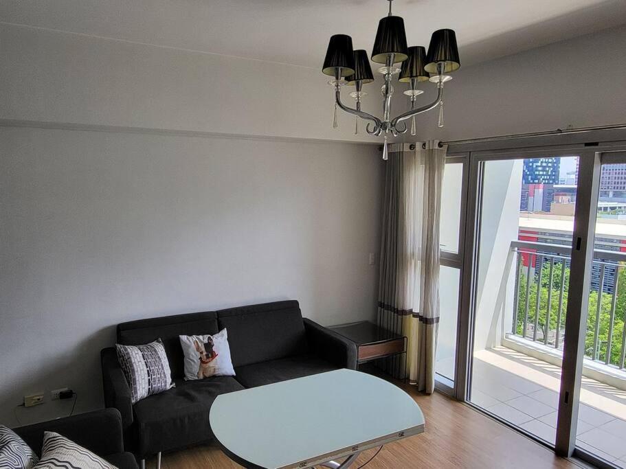 Luxury @ Bgc Sleeps 6 Comfortably Fast Wifi Pool! Appartement Manilla Buitenkant foto