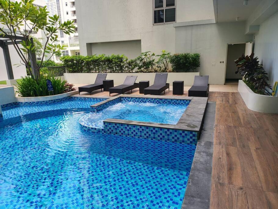 Luxury @ Bgc Sleeps 6 Comfortably Fast Wifi Pool! Appartement Manilla Buitenkant foto