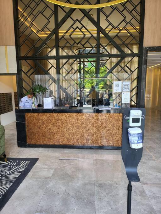 Luxury @ Bgc Sleeps 6 Comfortably Fast Wifi Pool! Appartement Manilla Buitenkant foto