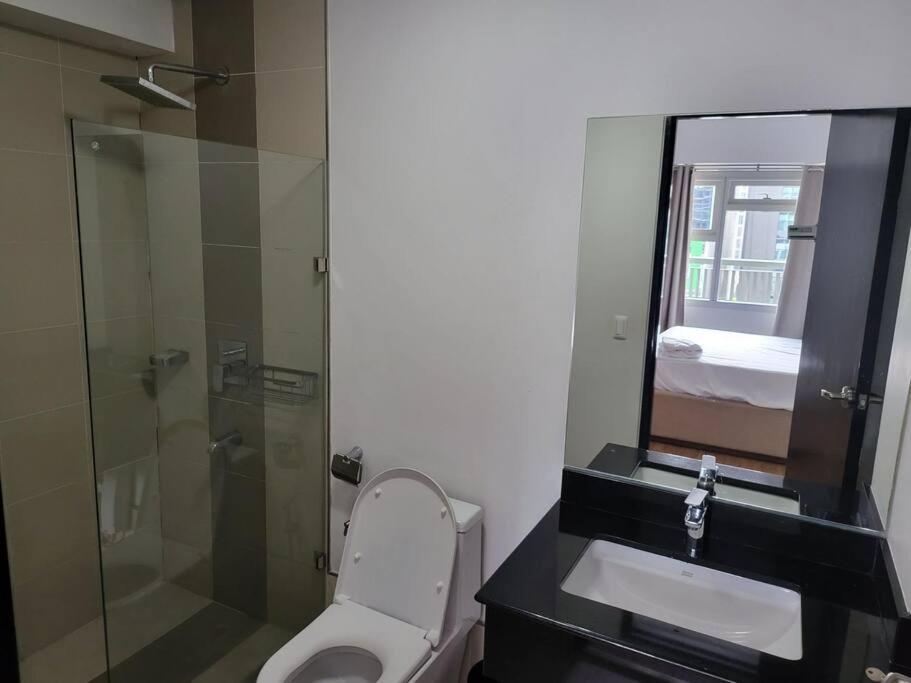 Luxury @ Bgc Sleeps 6 Comfortably Fast Wifi Pool! Appartement Manilla Buitenkant foto