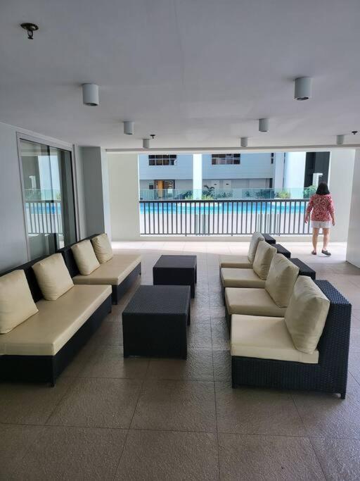 Luxury @ Bgc Sleeps 6 Comfortably Fast Wifi Pool! Appartement Manilla Buitenkant foto