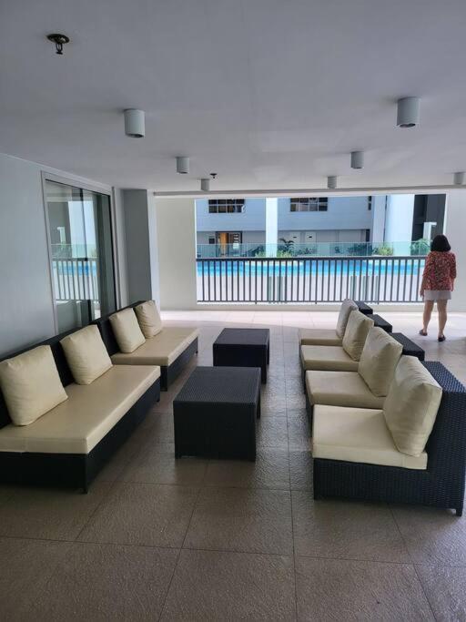 Luxury @ Bgc Sleeps 6 Comfortably Fast Wifi Pool! Appartement Manilla Buitenkant foto