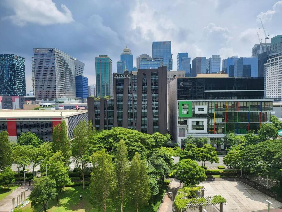 Luxury @ Bgc Sleeps 6 Comfortably Fast Wifi Pool! Appartement Manilla Buitenkant foto