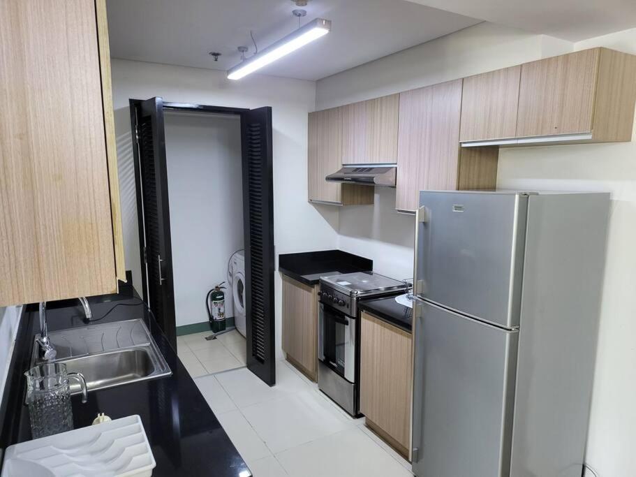 Luxury @ Bgc Sleeps 6 Comfortably Fast Wifi Pool! Appartement Manilla Buitenkant foto