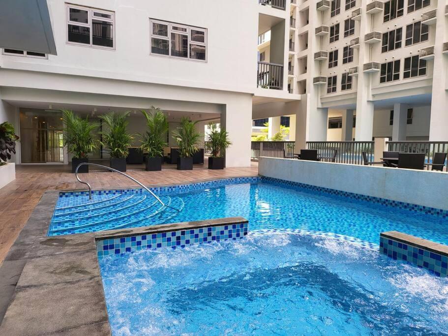 Luxury @ Bgc Sleeps 6 Comfortably Fast Wifi Pool! Appartement Manilla Buitenkant foto