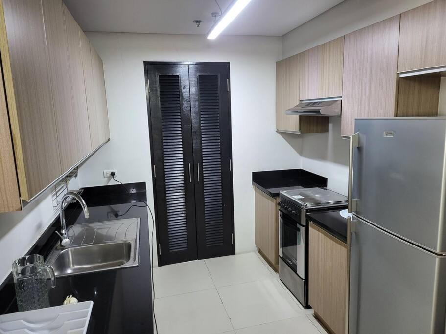 Luxury @ Bgc Sleeps 6 Comfortably Fast Wifi Pool! Appartement Manilla Buitenkant foto
