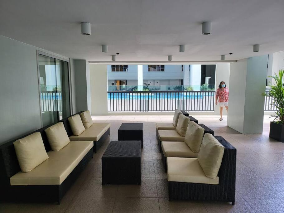 Luxury @ Bgc Sleeps 6 Comfortably Fast Wifi Pool! Appartement Manilla Buitenkant foto