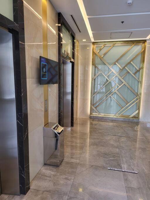Luxury @ Bgc Sleeps 6 Comfortably Fast Wifi Pool! Appartement Manilla Buitenkant foto